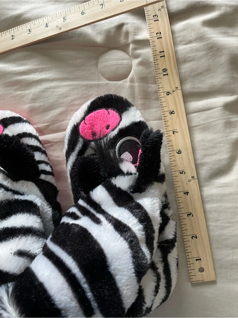 Justice Zebra/Pink slippers Size M 4/5